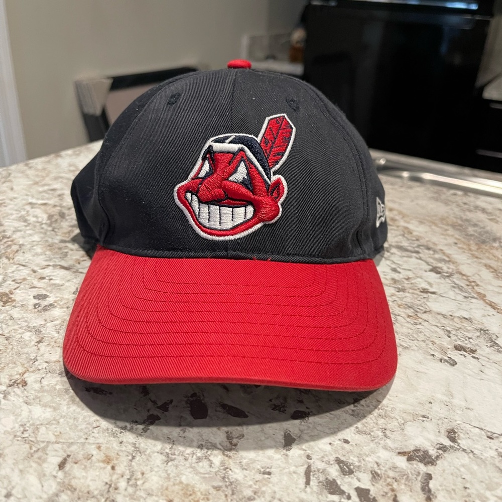 VINTAGE 90s CLEVELAND INDIANS MLB BASEBALL NEW ERA SNAPBACK CAP HAT